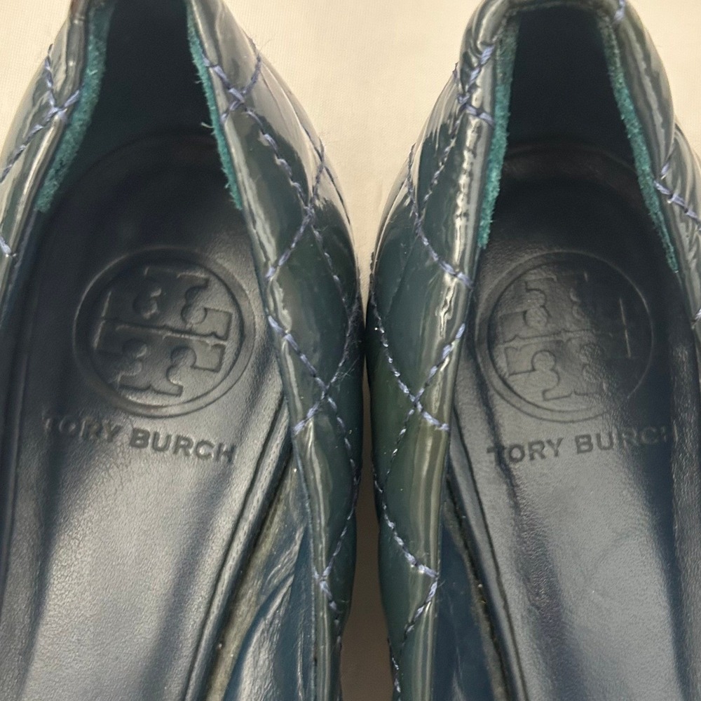 Tory Burch Quinn Ballet Flats Womens 6.5 Blue Quilted Patent Leather Gold Logo - Picture 4 of 11